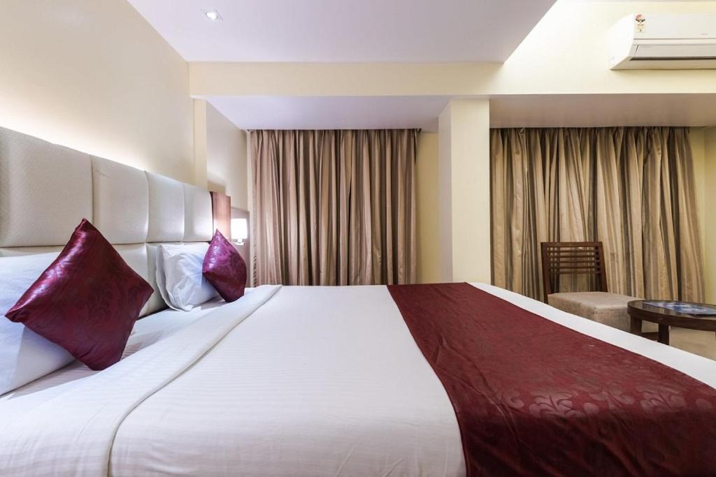 Hotel Aishwarya Residency Нави Мумбай Екстериор снимка