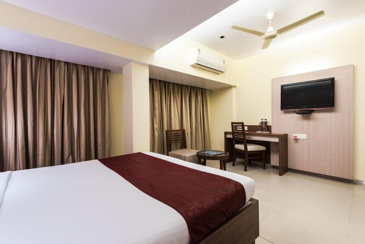 Hotel Aishwarya Residency Нави Мумбай Екстериор снимка